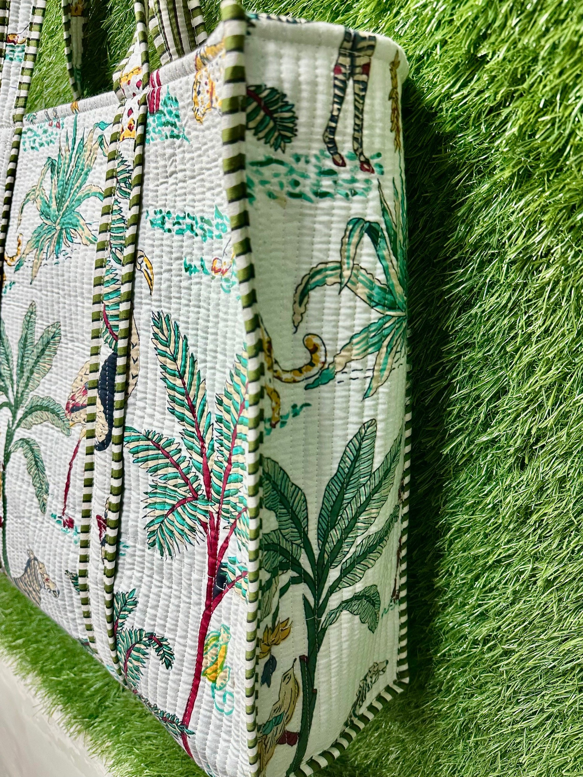 Jungle Print Quilted Tote Bag For Women Daily Use