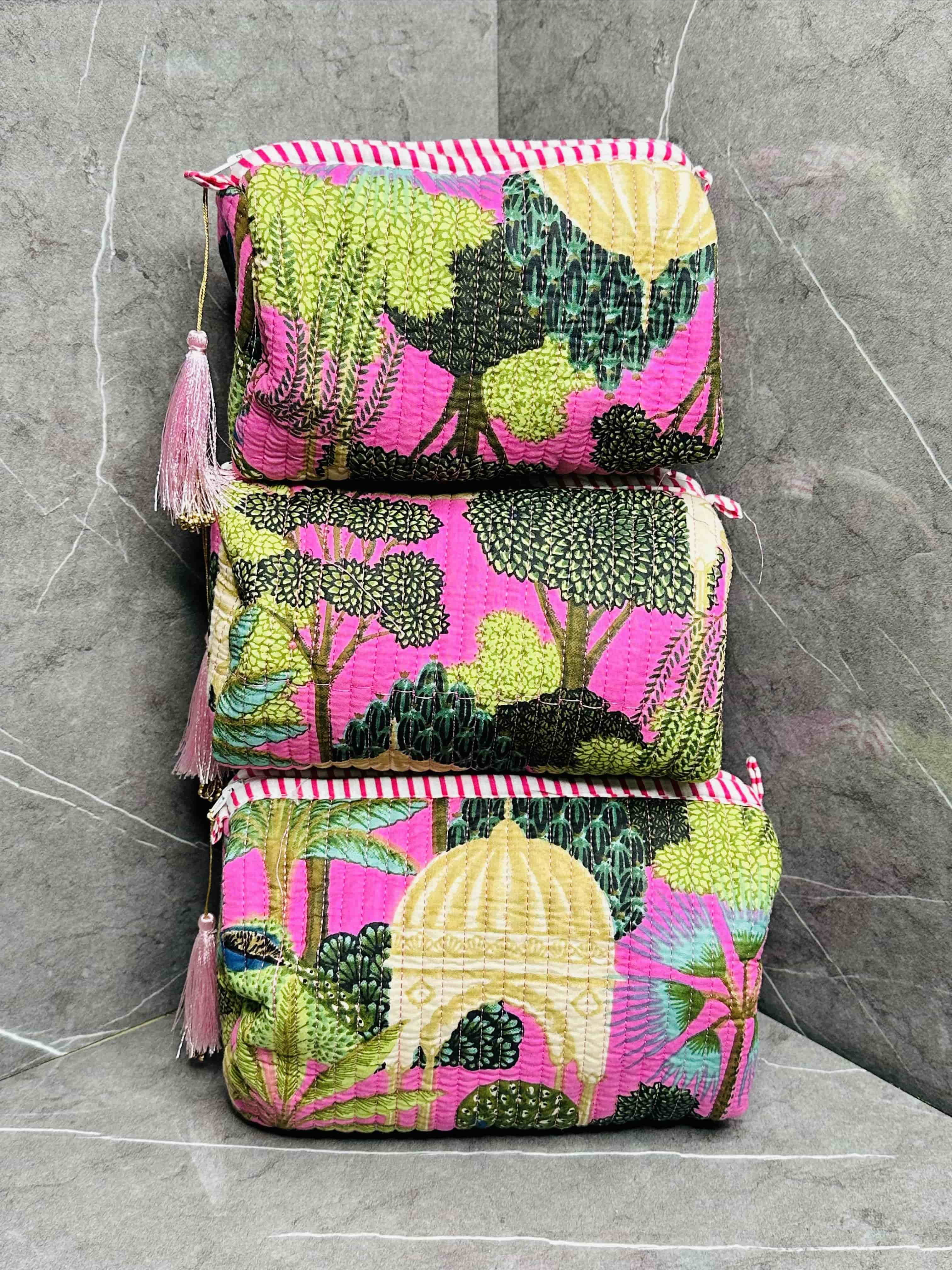 Heritage Print Quilted 3 Set Make up Pouch Waterproof Inside cover