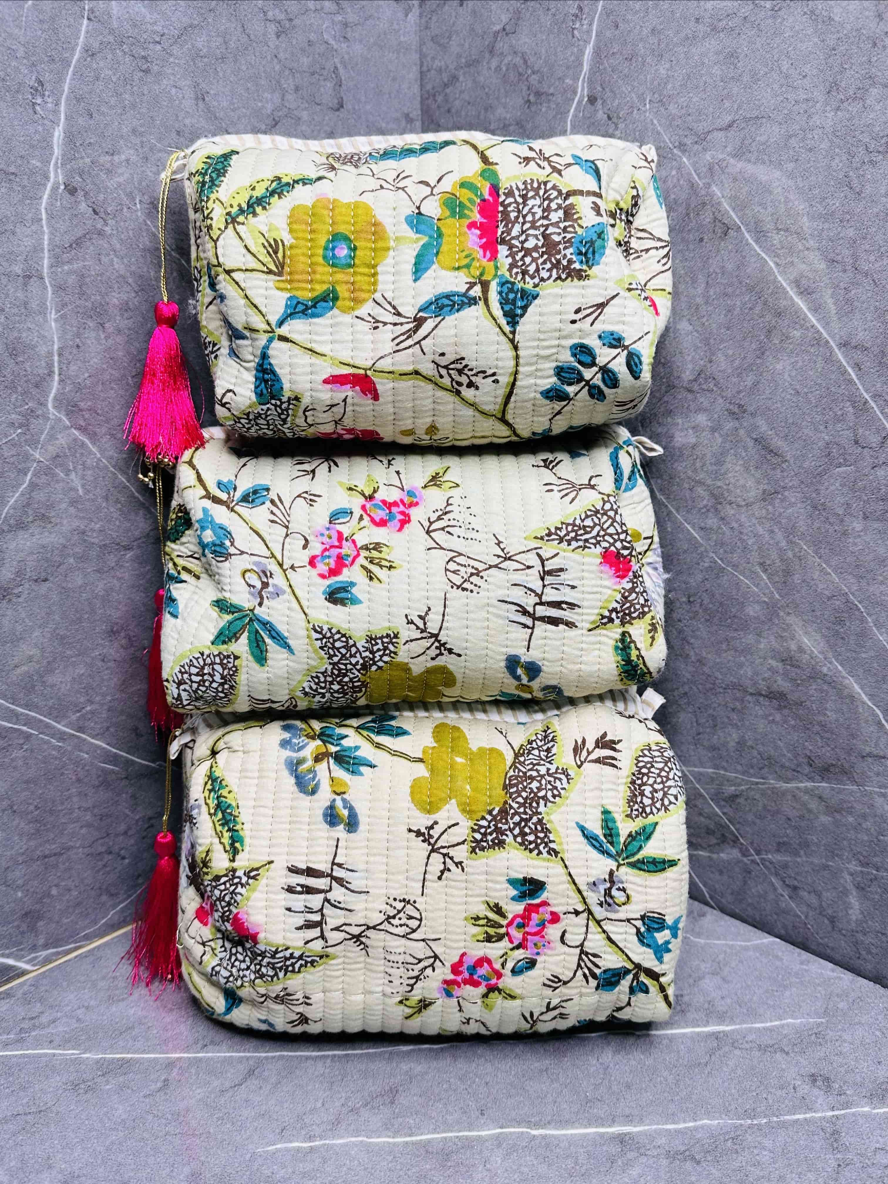 Quilted 3 Set Make up Pouch Waterproof Inside cover